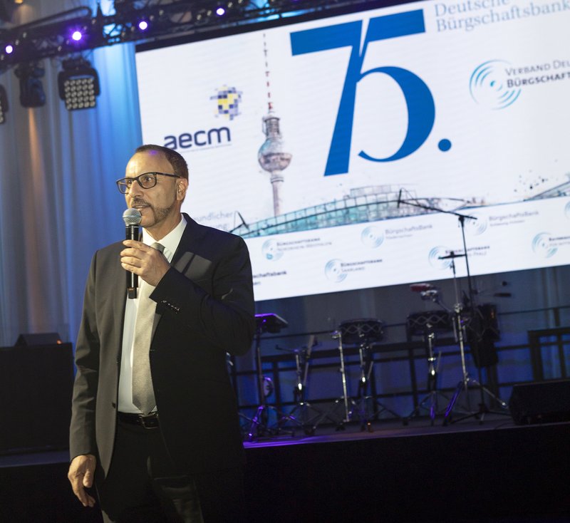 AECM_2025_JE_2128